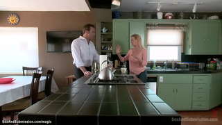 ƀ�感的继女美女角移动家庭用于夏季和她的妈妈是她的继父史蒂文*圣克罗伊介绍了她的性虐待性