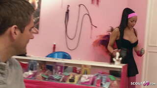 Big Tits is Nice Anal Italiano Teen tricked gu Garbh Murt air an Obair