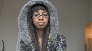 ���ුරුබුහුටි ආසියානු යොවුන් footjob