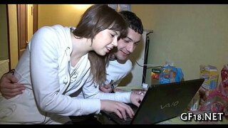 Sadece bu büyüleyici kıza bak