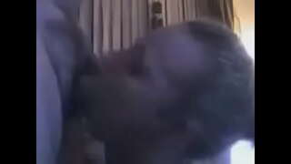 Пажадлівая 30-гадовая бландынка смокча і робіць глыбокі зьменіцца.