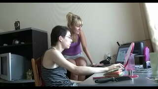 ���णि नंतर सहकारी घेते त्याच्या दरवाजा