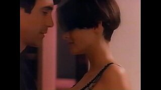 Wendy Hamilton prin iawn rhyw olygfa (yn Sgorio)