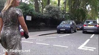 Sexy nga nagpangidlap blonde Ashley Riders sa gawas exhibitionism ug amateur sugang bata