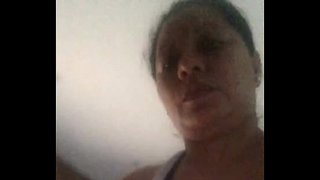 Masturbiert vor der Kamera