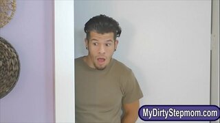 Nova Brooks și Tegan James penetrare doua cu unul sex in dormitor