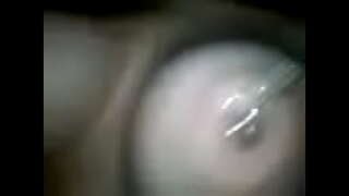 ť�朋友发挥着带刺穿她的乳头1