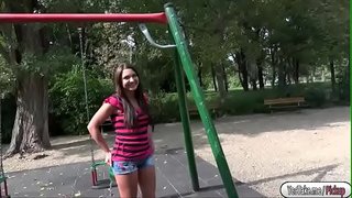 קריסטינה הזדיינה בפומבי בשביל כסף