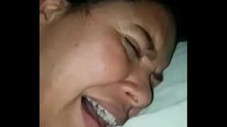 Coroa, dando cu e gozando