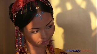 ���સાજ રૂમ ગરમ થાઈ માલિસ નિષ્ણાત લે હાર્ડ ટોટી તેના વીંધેલા ભોસ ચુત