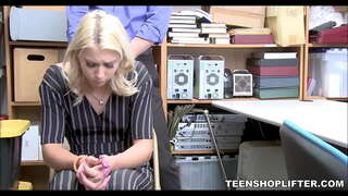 TeenShoplifter.com - Adolescent Lladregot De Botigues Amb Petits Pits Fa Fotre Acord Amb Pèrdua De Prevenció Oficial