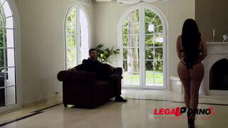 עקלתון לטינית העוזרת Kesha אורטגה מאפשר בוס מזיין אותה ציצים גדולים ורטוב ורוד GP848