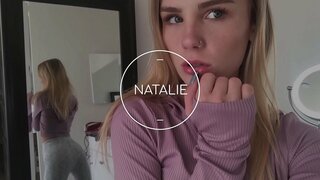 Féach Ar An Cailín Beag Bídeach Rub Go Coileach Chomh Maith Sa Deireadh