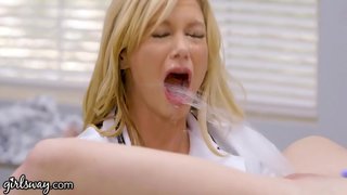 Подросток кончает на грудастую лесбийскую докторшу