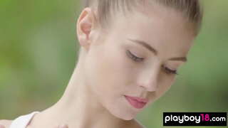 Kurus si pelacur pelucutan dalam kotak latihan