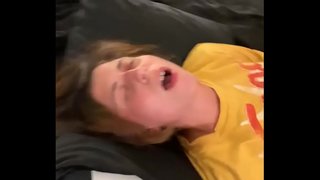 وقحة زوجة مارس الجنس من قبل اثنين ديكس