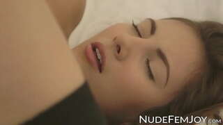 بگ titted brunette سولو بلی رگڑ