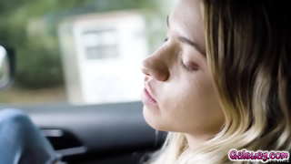 Khloe megadja magát a Gias szenvedélyes érinti, mint ő, csak elkapott a pillanat hevében